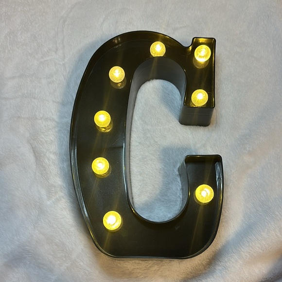 Black light up letter C wall decor - Picture 3 of 3